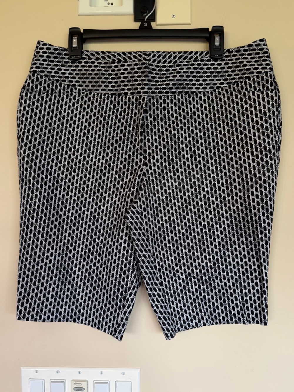Worthington Modern Fit Black & White Geometric Bermuda Shorts